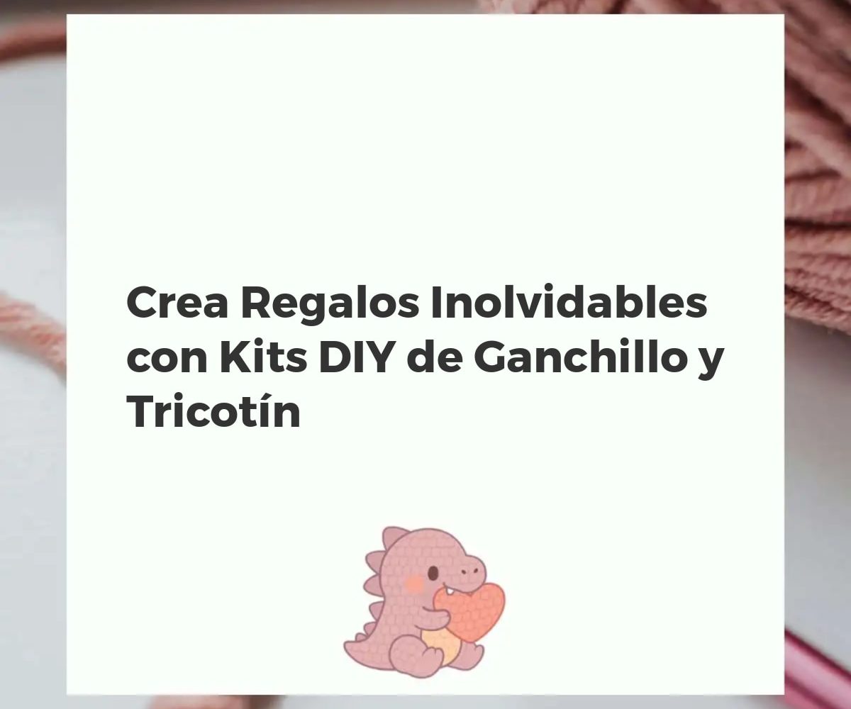 Manos tejiendo un llavero de crochet con hilos de colores, kit de tricotín y otros regalos DIY en una mesa de trabajo llena de materiales creativos.